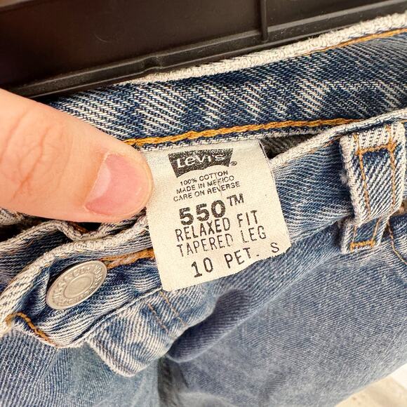 Levi’s 550 Relaxed Fit Tapered Leg Light Wash Jeans Women’s 10 Petite Short 90s - Picture 6 of 6